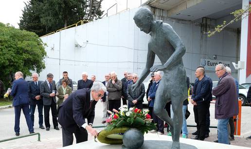 Veterani, obitelj i bivši suigrači poklonili se legendarnom Bajdi