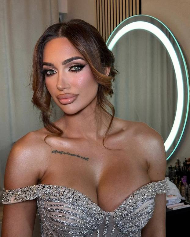 FOTO 'Savršena' Laura ima novi imidž: Pogledajte kako sada izgleda, fotkala se i bez šminke!