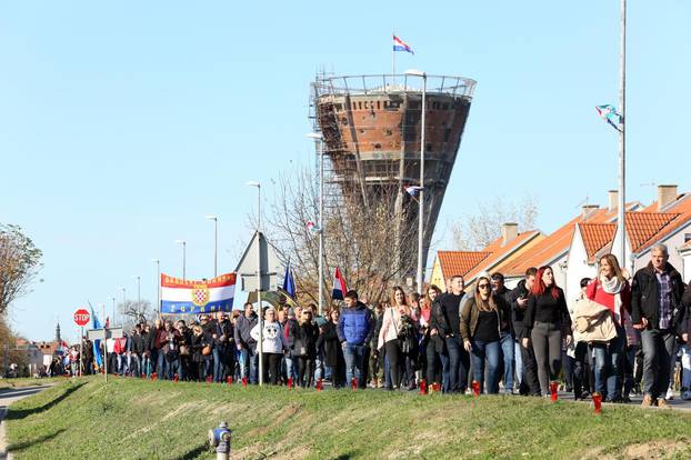 Vukovar: Križni put - Kolona sjećanja na putu prema Memorijalnom groblju