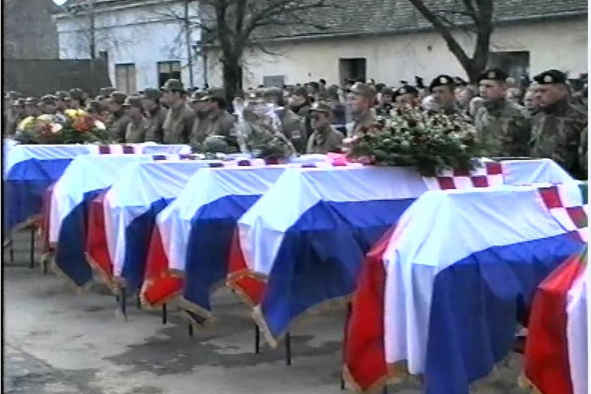 Krvava Berba Grozđa Tjerali Su Ih Hodati Po Minskom Polju 24sata