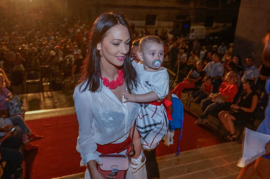 U centru grada: Modni spektakl privukao brojna poznata lica