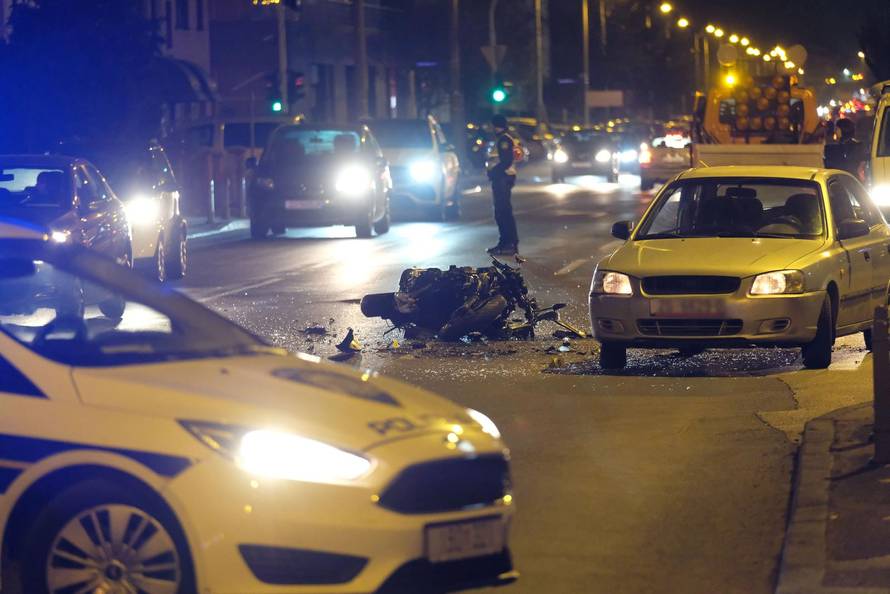 Prometna nesreća između motora i osobnog vozila u Ulici Donje Svetice