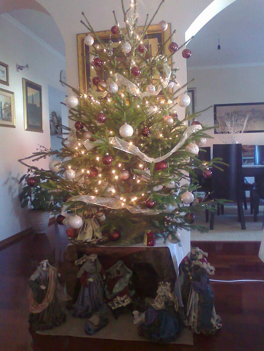 Šaljite fotografije božićnih jelki i osvojite vrijednu nagradu...