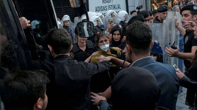 People march in solidarity with women in Iran following the death of Mahsa Amini, in central Istanbul