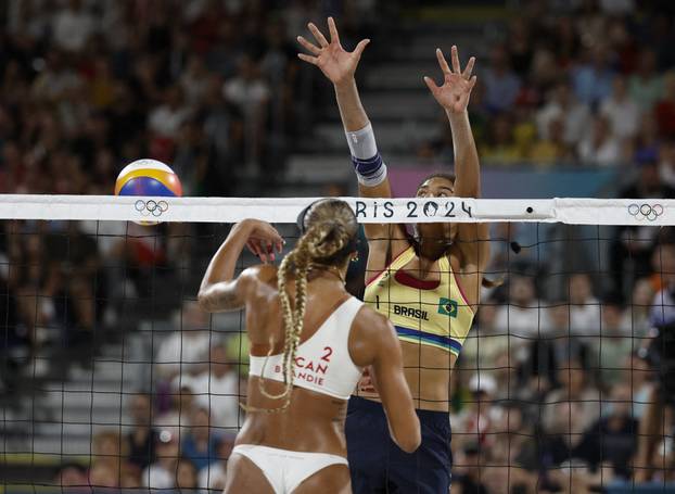 Beach Volleyball - Women's Gold Medal Match - Brazil vs Canada (Ana Patricia/Duda vs Melissa/Brandie)