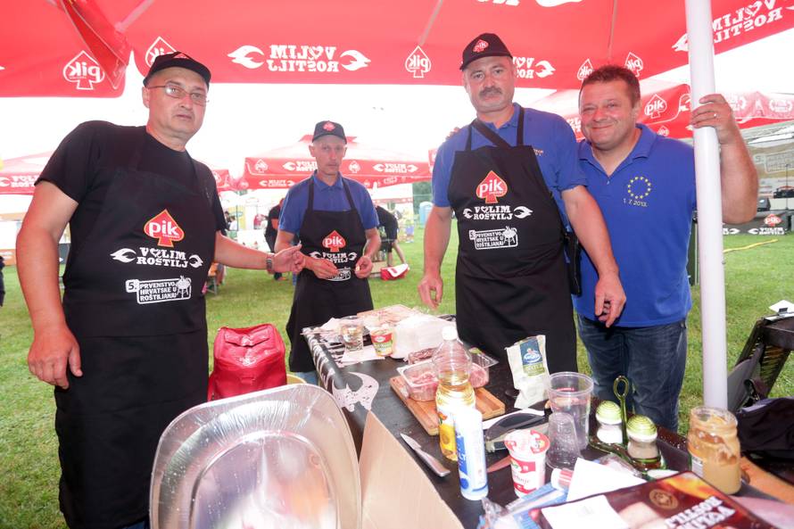 Zlatni ćevap autobusom punim navijača otputovao u Kaštela