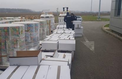 Baranja: Uhvatili ga na granici, pokušao prošvercati u kamionu oko 50.000 kutija cigareta