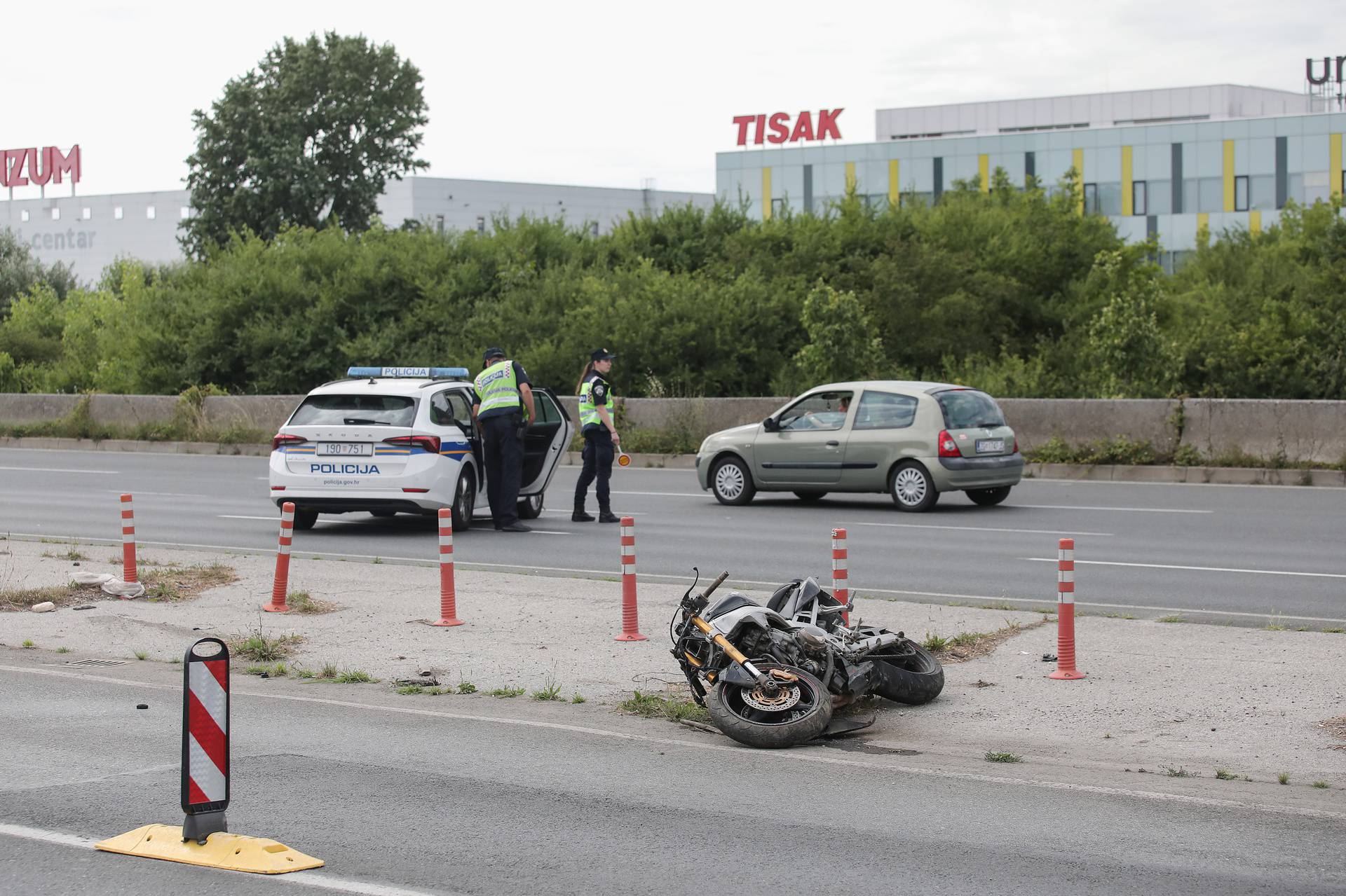 Zagreb: U prometnoj nesreći na Slavonskoj aveniji poginuo je motociklist