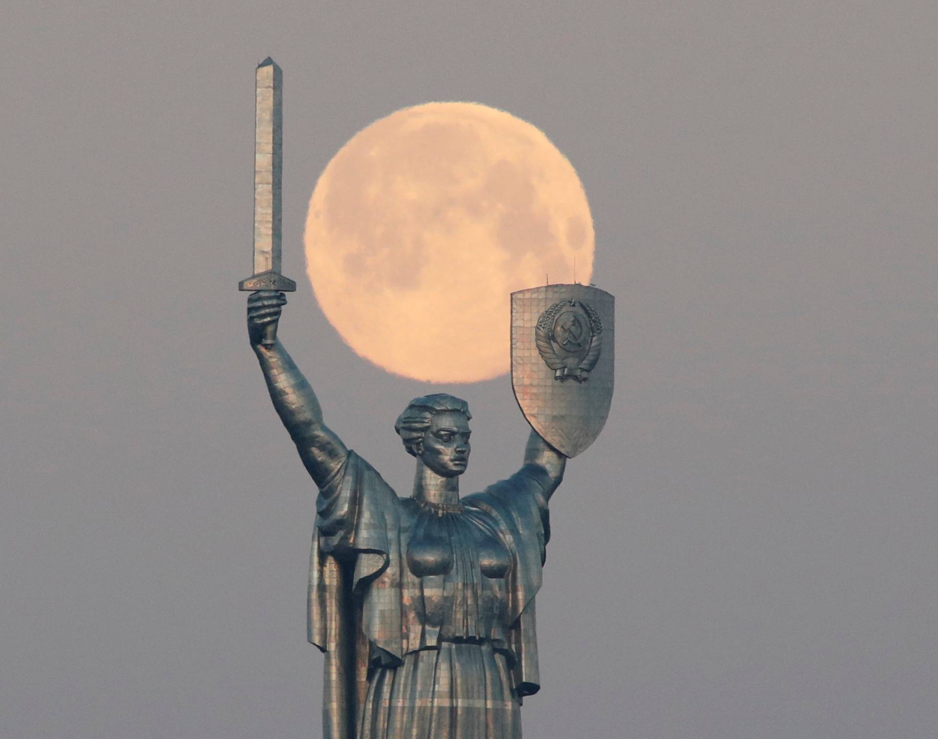 The Pink Supermoon is seen in Kiev