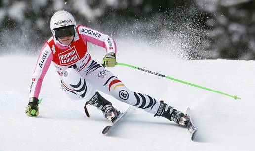 Rebensburg pobjeda u Cortini d'Ampezzo, Tina Maze treća...