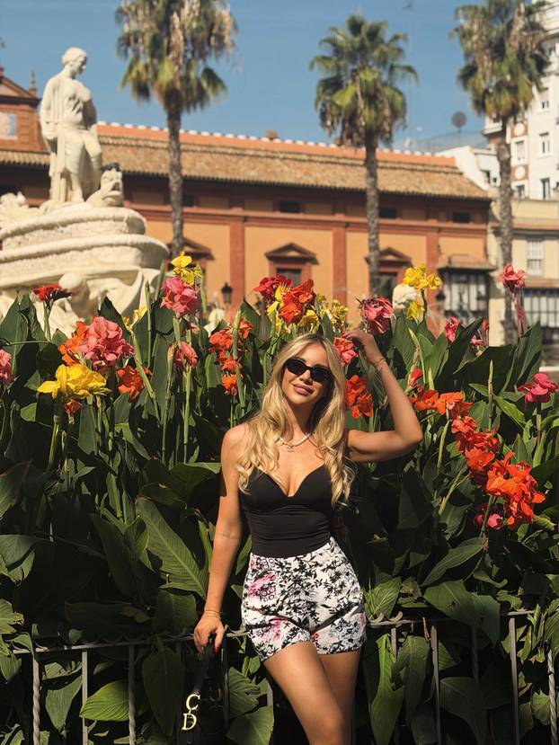 FOTO Valentina Miletić u Sevilli isfurala kratke hlačice i crni top