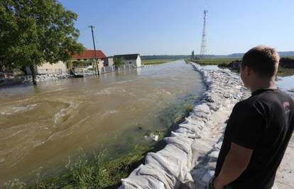 Nasip nije dovršen: Posavina nespremna za novi vodni val 