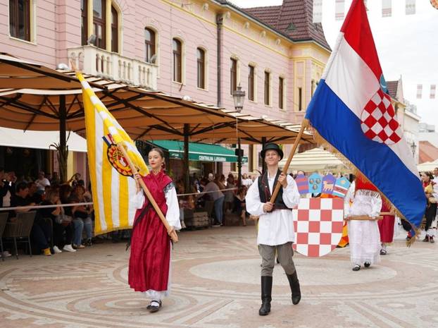Dječje vinkovačke jeseni: Spoj folklora i slavonskih pjesama