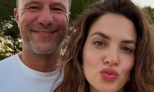 FOTO Sa zaru&ccaron;nikom u&zcaron;iva na odmoru: Arija Rizvi&cacute; pokazala savr&scaron;enu figuru u kupa&cacute;em