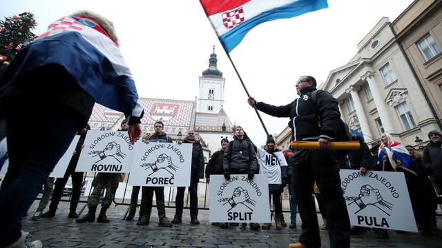 Zagreb: Policija i prosvjednici okupljaju se na Markovom trgu