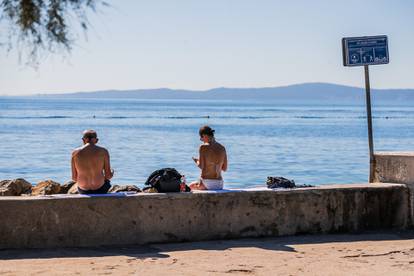 Fotogalerija s hrvatskih plaža: Diljem obale i dalje se kupaju