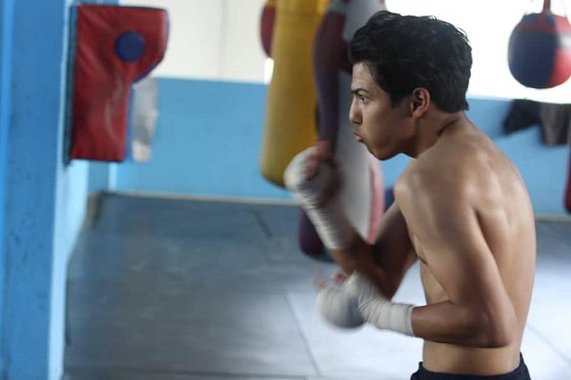 Sin bivšeg boksačkog prvaka u teškom stanju, bori se za život