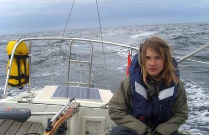 Našli djevojku  (14) koja je krenula ploviti oko svijeta