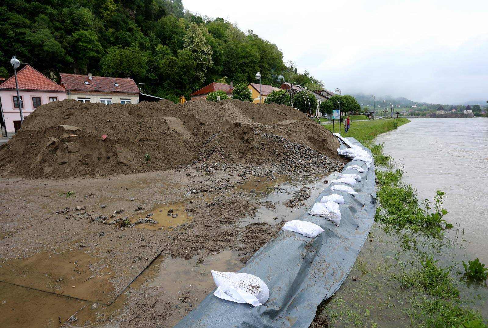 Rastu vodostaji: Četiri škole su prekinule nastavu zbog poplava