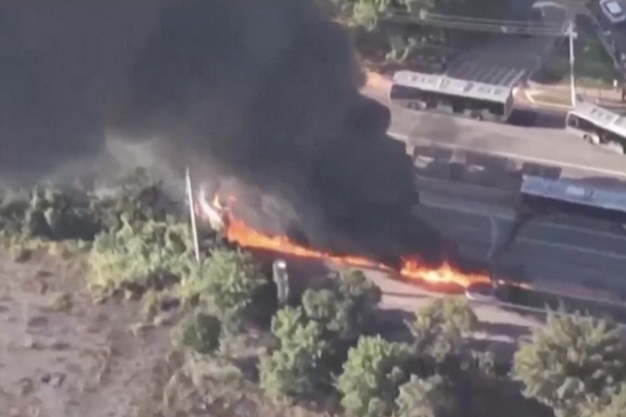 Manji avion zabio se u vozila na cesti u Brazilu! Najmanje dvoje ljudi poginulo