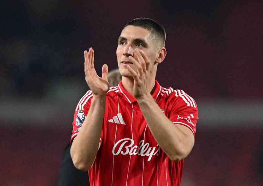 Premier League - Nottingham Forest v Arsenal