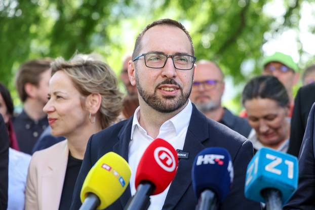 Zagreb:  Možemo! i SDP predali potpise   za kandidaturu Tomislava Tomaševića