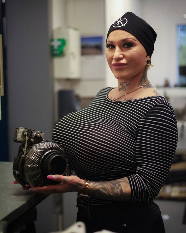 FOTO Sonja (36) ima najveće grudi u Finskoj: 'Na novom poslu radim s velikim cijevima'