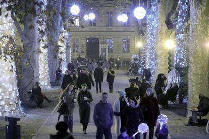 Zagreb: Gužva na Zrinjevcu podsjetila na prošlogodišnji Advent