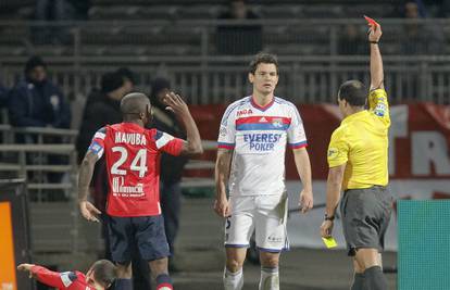 U tri godine Lovren je dobio 7 crvenih; L'Equipe: Limitiran je