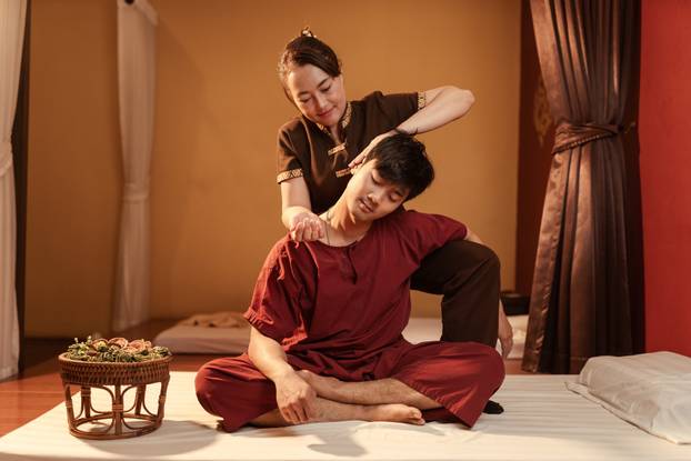 Asian,Man,Customer,Get,Service,Thai,Massage,Of,Neck,Stretching