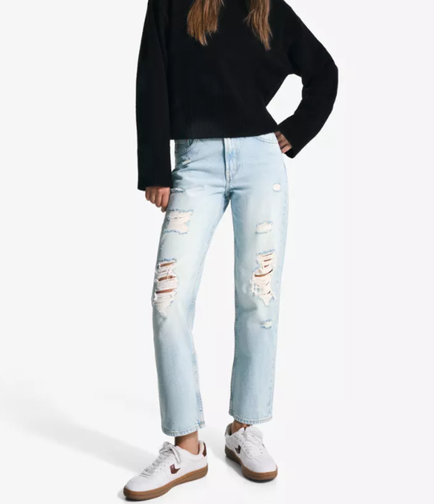 Vraćaju se poderane traperice: Izdvojili smo najbolje komade