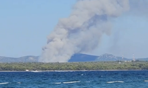 VIDEO Dvije nove buktinje u Dalmaciji: 'Mogao bi zahvatiti i kuće. Jako brzo se širi...'