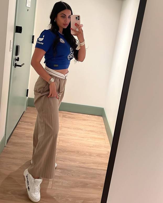 FOTO KAKVE LJEPOTICE! Ima li Španjolska najljepše WAGS-ice? Evo koga ljube Olmo i društvo...