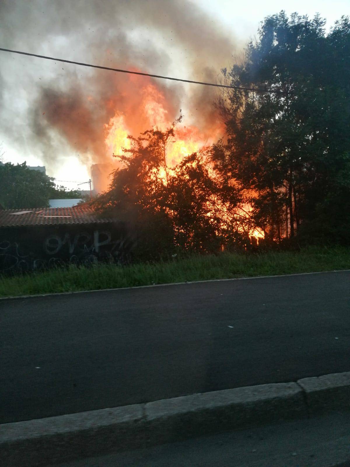 Požar u baraci kod zgrade NSK u Zagrebu: 'Buknulo je za tren'