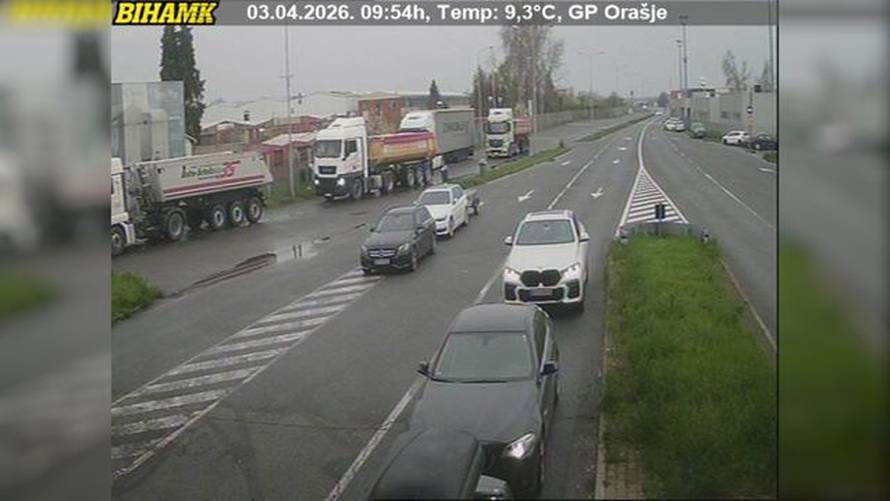 FOTO Na granicama višesatne kolone uoči uskrsnog vikenda