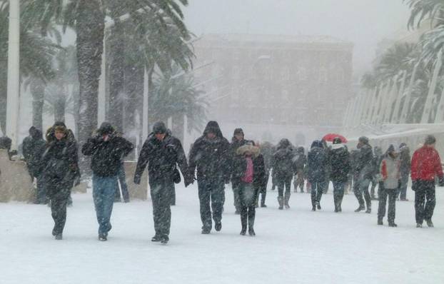 Deset godina od snježne oluje koja je poharala Dalmaciju: Splićani su se skijali na rivi