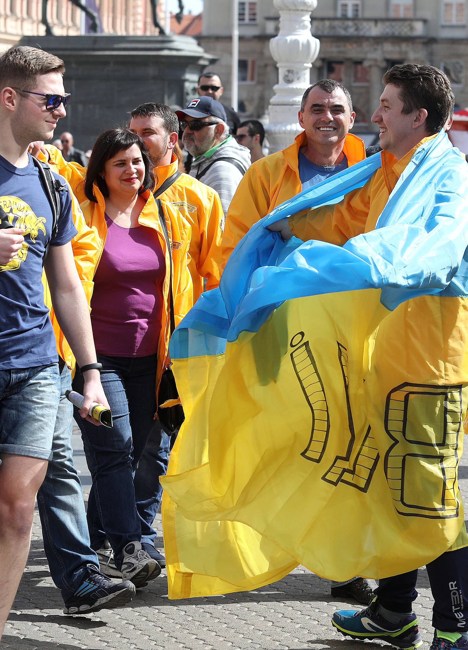 Kreće zagrijavanje: Raspjevani Ukrajinci okupirali centar grada