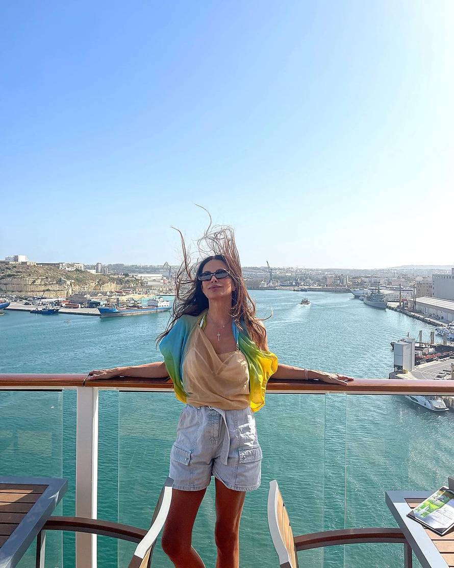 Nikolina Pišek nije stigla u Velu Luku, ali je  zapjevala i zaplesala uz Oliverov hit na Malti...