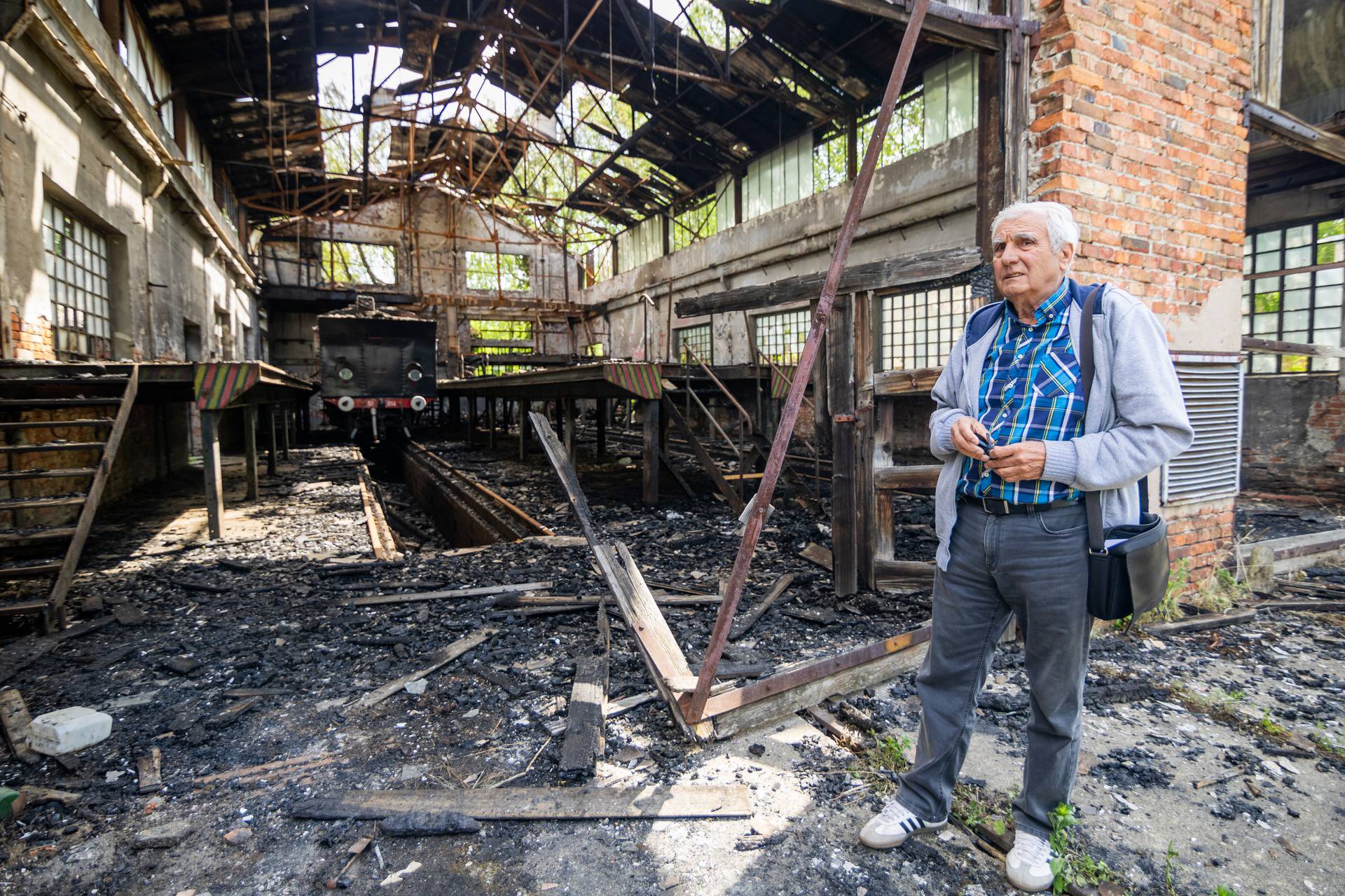 Osijek: Lokomotiva i zgrada Hrvatskih Željeznica koji su stradali u požaru