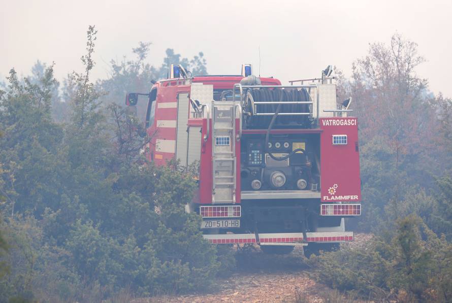 Evakuirali stanovnike sela kod Drniša: 'Ovo je velika nesreća'