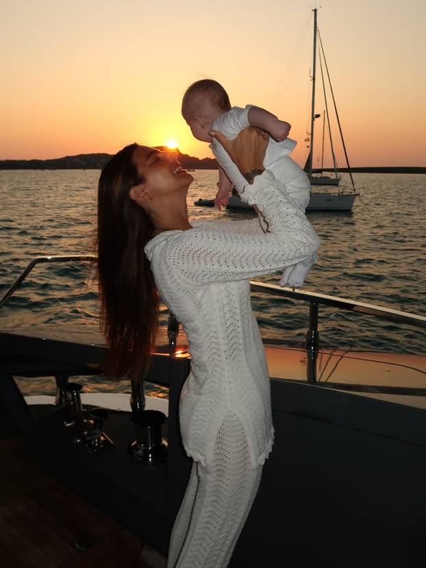 FOTO Ona ljubi F1 prvaka, a s drugim je vozačem dobila dijete