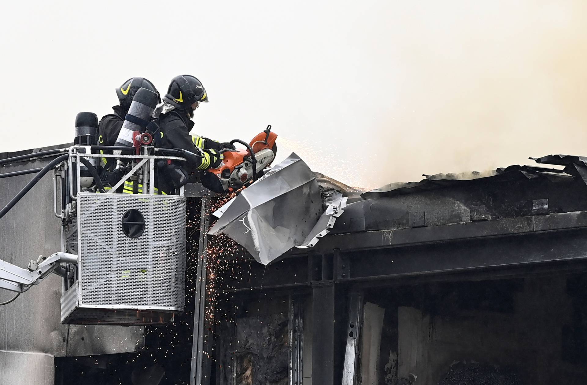 Small plane crashes into a building in San Donato Milanese