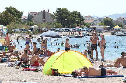 Brodarička plaža Rezalište puna je gostiju i to sa svih strana