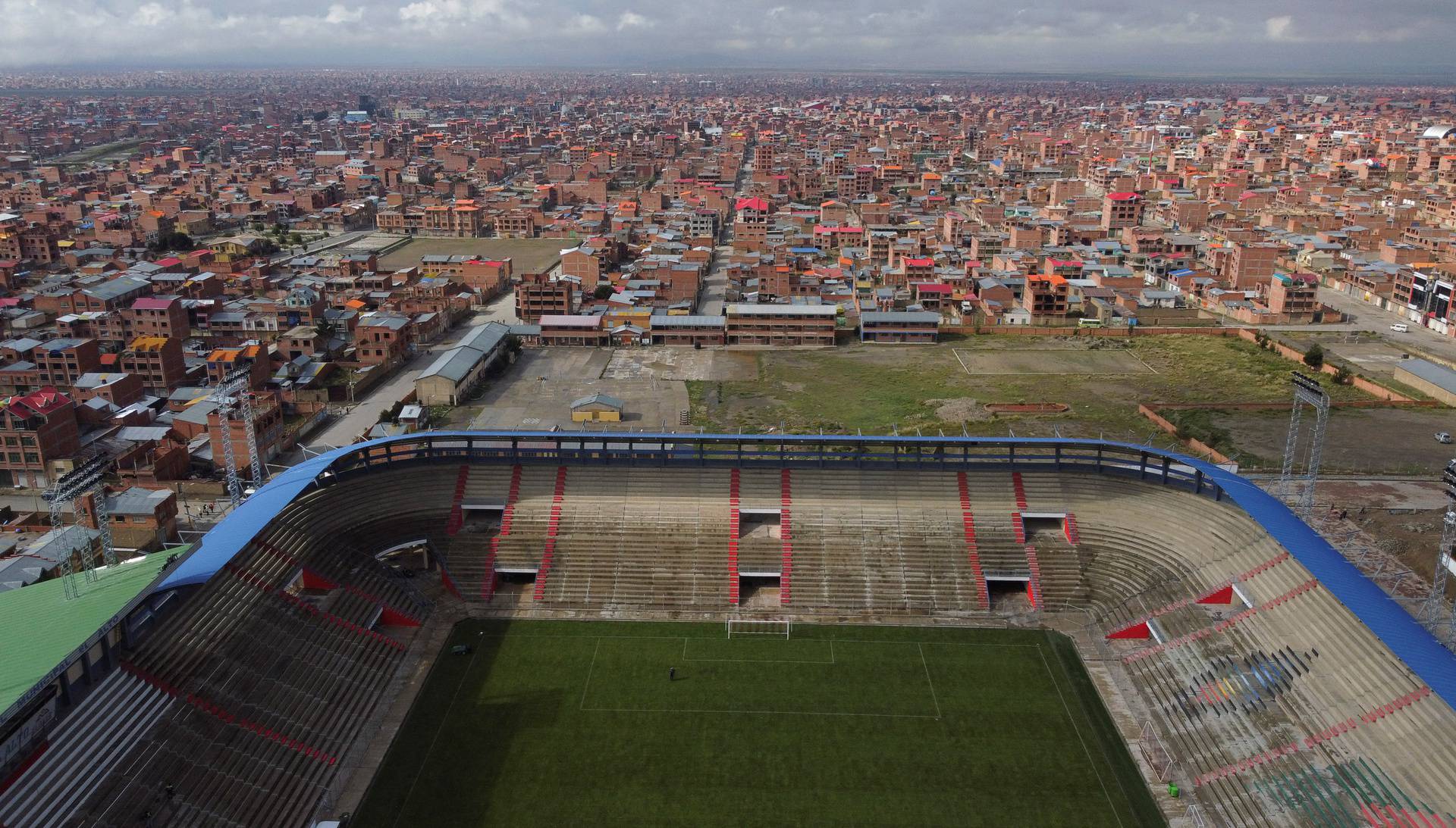 The Villa Ingenio stadium, at 4,150 meters above sea level, seeks approval to host international matches, in El Alto