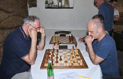 Zagreb: Brojni poznati na humanitarnom šahovskom turnir u konobi Mašklin i Lata