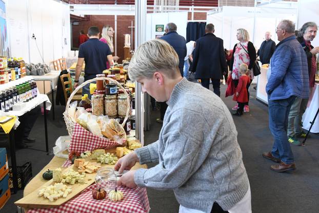 Grubišno Polje: Otvoren dvodnevni 19. Gospodarski sajam sira, meda i vrganja