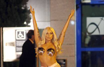 Skoro pa gola: Lady GaGa zna provocirati i radi to jako dobro
