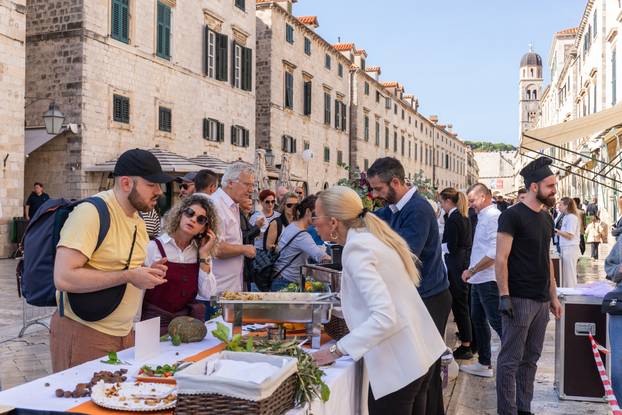 Dubrovnik: Tradicionalna Dubrovačka trpeza na Stradunu