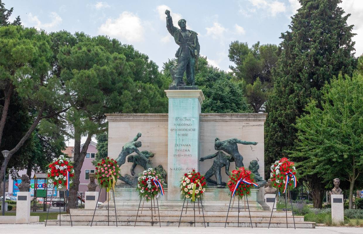 Pula: Miletić osudio oskvrnuće spomenika u Titovom parku