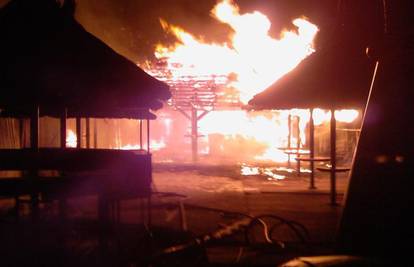Tučepi: U požaru potpuno izgorio caffe bar Kokos